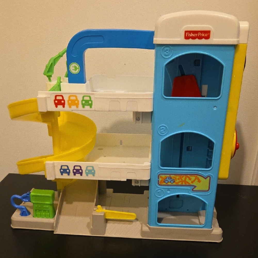 Little People Helpful Neighbors Car Garage Ramp with 7 Wheelie Cars - Picture 6 of 9